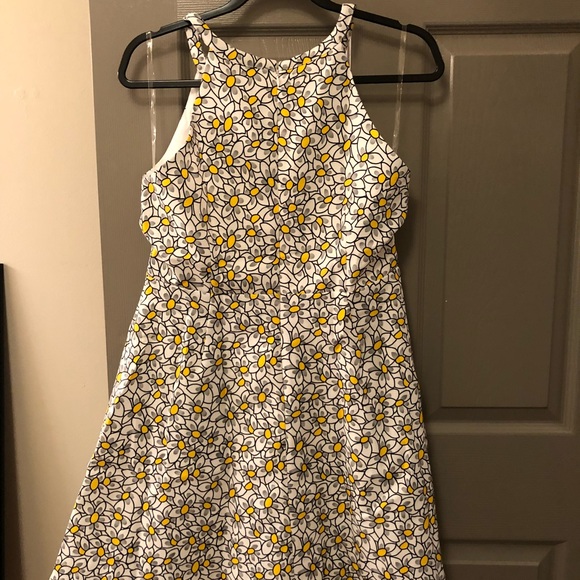 Super cute daisy keyhole sundress - Picture 2 of 4
